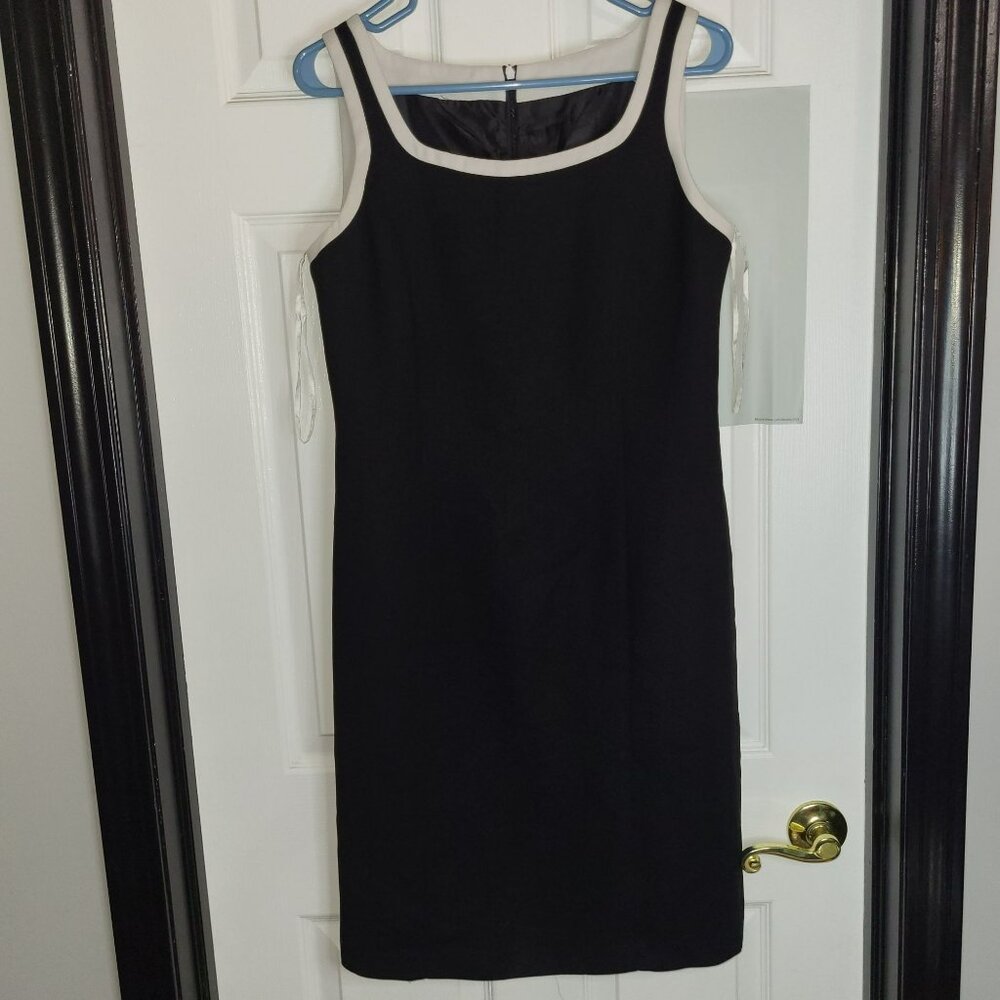 Elegant Black & White Sleeveless Sheath Dress With Back Zipper
